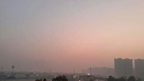 दिल्ली-NCR के प्रदूषण को धोने आ रही बारिश, देश के 10 शहरों का हाल भी जानिए