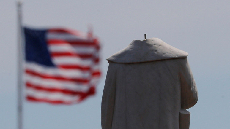 Fox: сносят, поджигают и обезглавливают — в США объявили войну статуям Колумба
