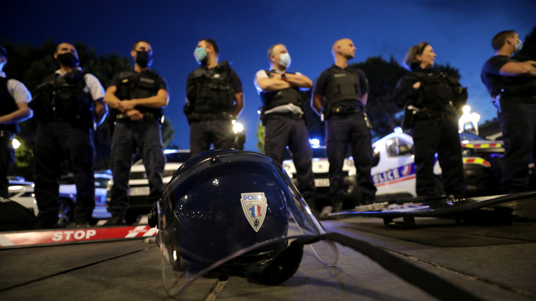 Le Figaro: «с широко закрытыми глазами» — французские полицейские стали заложниками борьбы с расизмом 