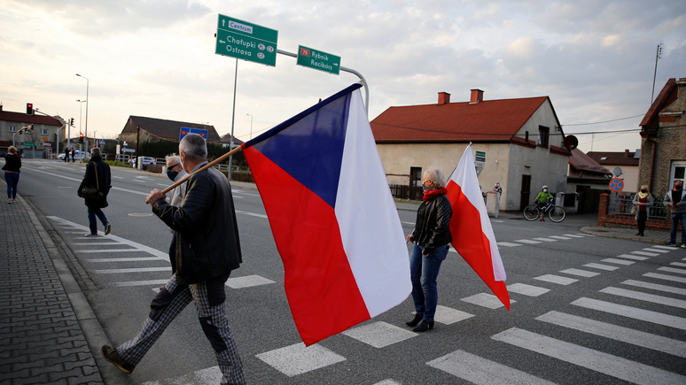 CNN: «простое недоразумение» — Польша призналась во временной оккупации чешских территорий