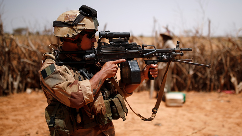 Le Monde: французская армия отныне готовится к войне с «симметричным» противником