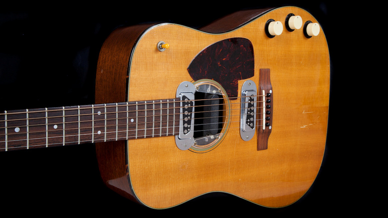 Das Erste: проданная на аукционе гитара Курта Кобейна стала самой дорогой в истории