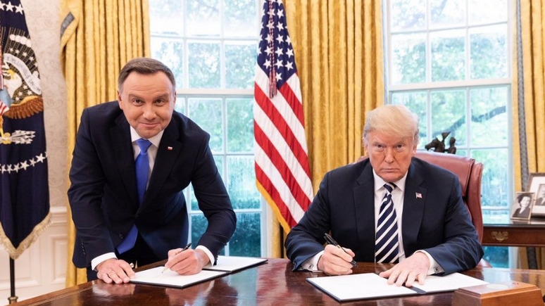 Polsat News: Трамп променял парад Победы на встречу с Дудой