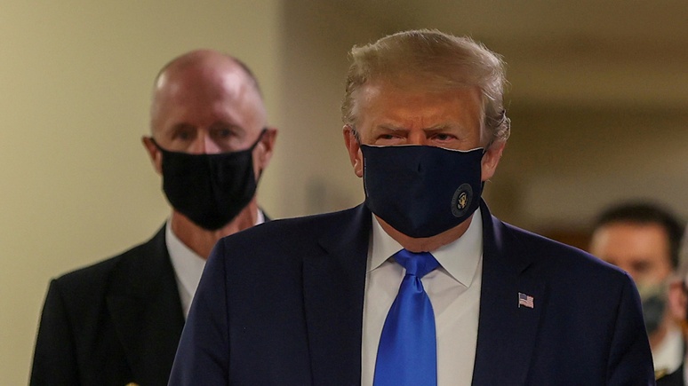 CNBC: Трамп впервые появился на публике в маске