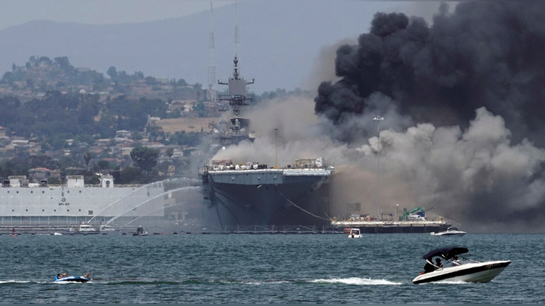 Washington Times: на базе ВМС США в Сан-Диего загорелся корабль