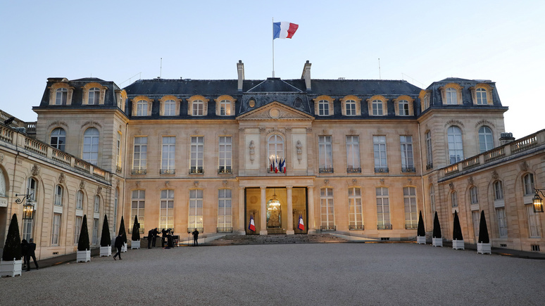 Libération: «построен на деньги работорговца» — Макрону напомнили о постыдном прошлом Елисейского дворца