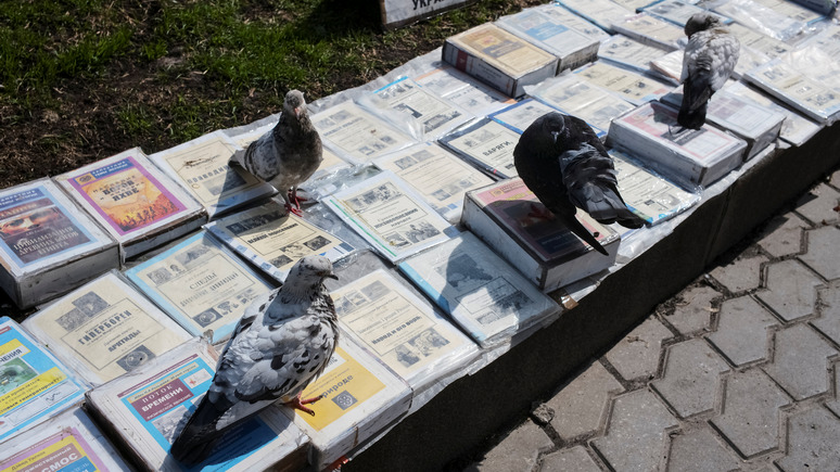 СТРАНА: запреты бессильны — украинцы расхватывают книги на русском