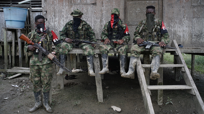 Нападения и убийства: ABC рассказал, как боевики в Колумбии борются с нарушителями карантина