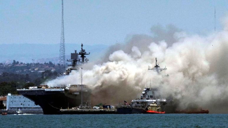 CNN: «как снежный ком» — эксперты предупредили, что пожар на корабле ВМС США обернётся проблемами на годы вперёд
