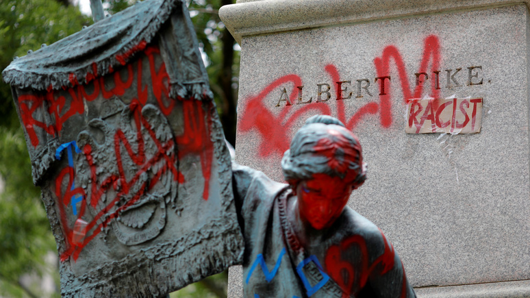 NYT: «символы нетерпимости и расизма» — американский конгресс проголосовал за удаление памятников конфедератам из Капитолия