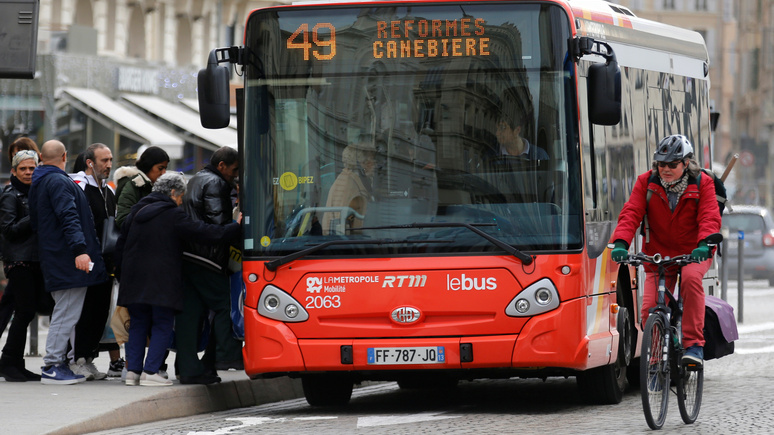 Le Parisien: угрозы, оскорбления и побои — водители автобусов во Франции привыкли быть жертвами безнаказанного насилия