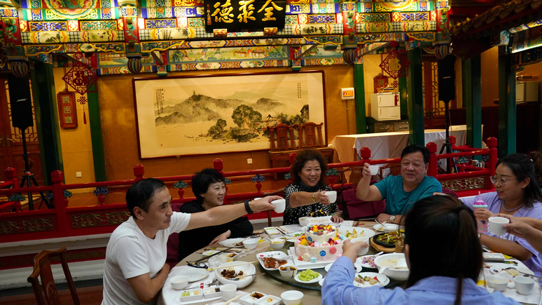 CNN: чтобы не заказывали лишнего — китайский ресторан извинился за взвешивание гостей на входе 