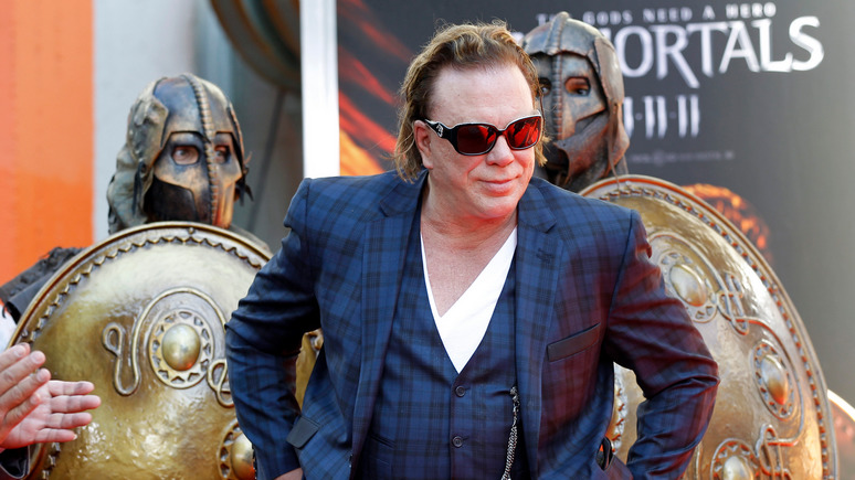 СТРАНА: ассистент Микки Рурка присмотрел шефу тихое место на украинском кладбище 