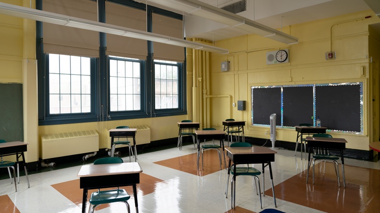 Newsweek: в США учителя уходят из школ из-за стресса от дистанционного обучения и опасений по поводу пандемии