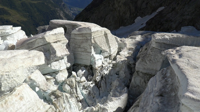 Daily Telegraph: из-за глобального потепления культовому итальянскому леднику грозит исчезновение 
