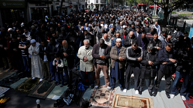 Le Figaro: «ислам выше республики» — молодые мусульмане во Франции настроены радикальнее старшего поколения