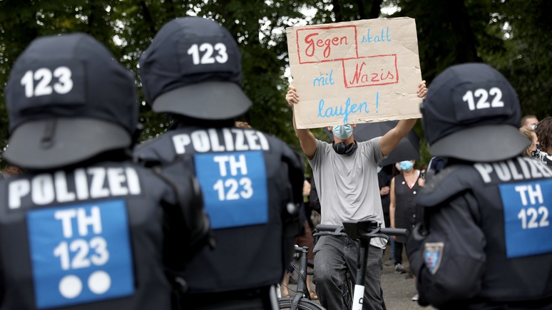 Spiegel: большинство немцев выступают за расследование расизма в рядах полиции