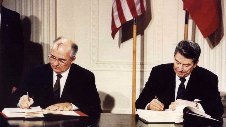 Times: Горбачёв призвал Вашингтон начать диалог с Москвой во избежание новой ядерной гонки