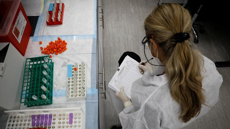 Guardian: британские учёные уверены, что прививка от COVID-19 — не повод снимать запреты