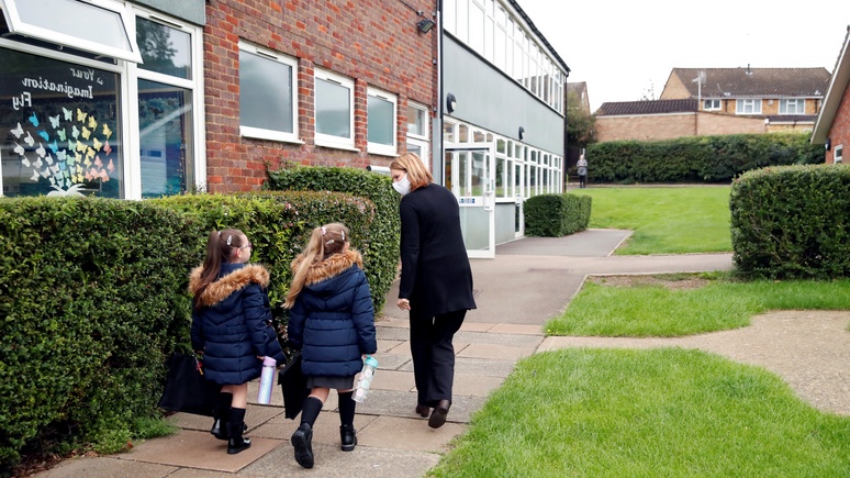 Daily Mail: из-за мер по защите от COVID-19 британские школьники мёрзнут от холода