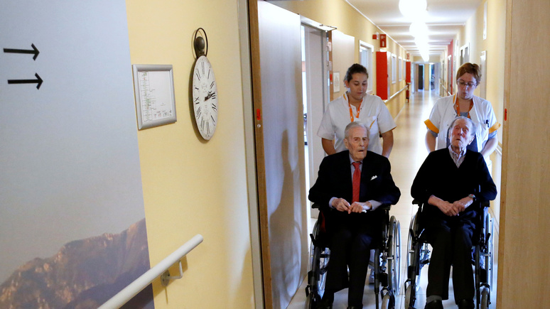 «Их не пытались спасти» — Der Spiegel о смертности от коронавируса в шведских домах престарелых 
