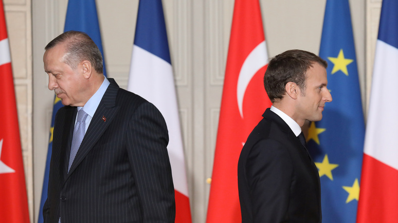 Le Monde: Франция отозвала посла из Анкары после критики Эрдогана в адрес Макрона