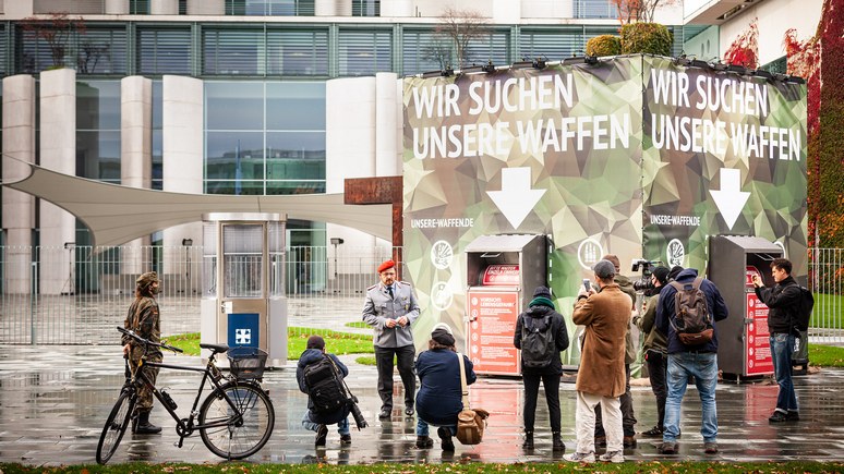 Spiegel: немецкие художники организовали «пункт сдачи оружия», украденного из бундесвера