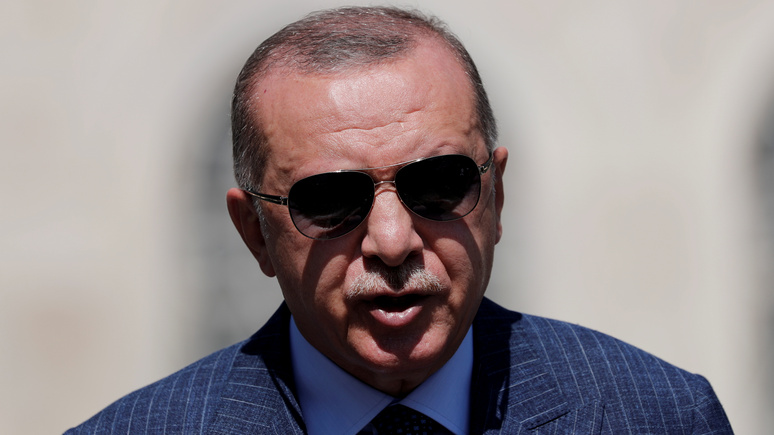 FAZ: в отличие от Путина, Макрон не дождётся от Эрдогана извинений