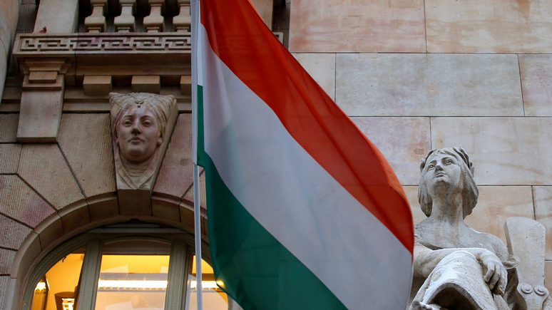 112: Украина запретила въезд венгерским чиновникам из-за агитации во время выборов 