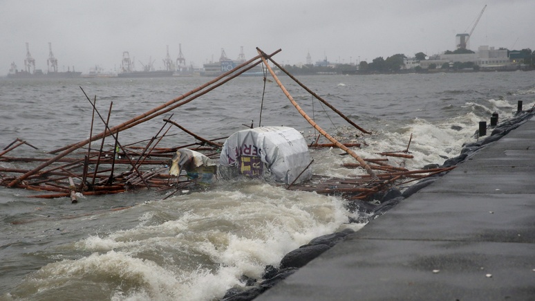 CNN: из-за мощного тайфуна «Гони» власти Филиппин эвакуировали почти миллион человек