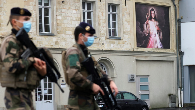 Французский политик: смелость в борьбе с коронавирусом и попустительство к вирусу исламизма — французские власти выбрали «не ту войну»