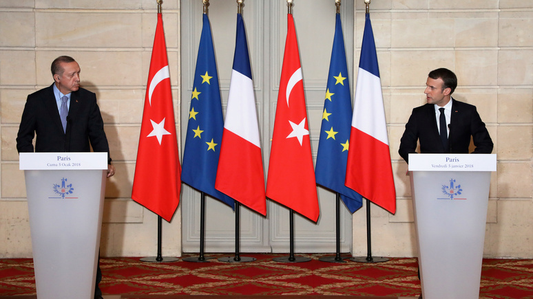Турецкий политолог: для Эрдогана безопаснее бросить вызов Макрону, чем Путину или Трампу