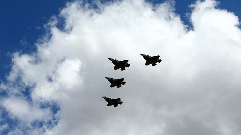 Forbes: 400 истребителей F-35 может быть недостаточно для войны с Россией