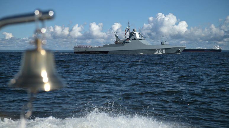 Daily Express: корабль Королевского флота заметил российские военные корабли в британских водах