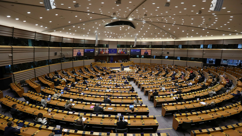 112: Европарламент раскритиковал Украину за слабую борьбу с олигархами
