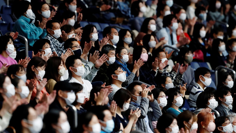 Guardian: Японии грозит третья волна коронавируса из-за похолодания и внутреннего туризма