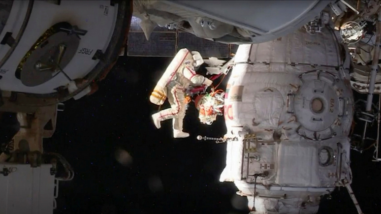 CBC News: российские космонавты подготовили МКС к замене модуля