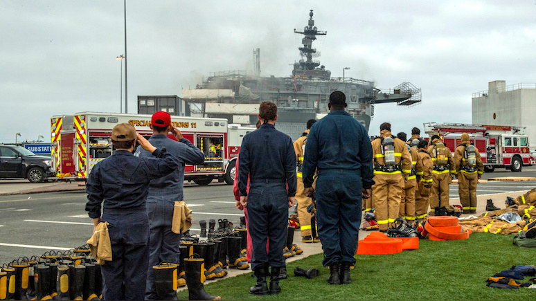 CNN: ВМС США решили списать пострадавший от пожара корабль USS Bonhomme Richard