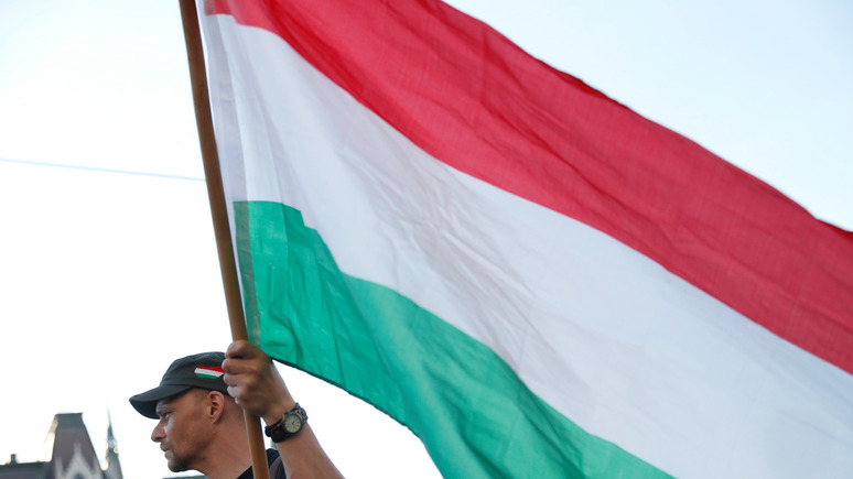 Корреспондент: западноукраинские депутаты приняли присягу под гимн Венгрии 