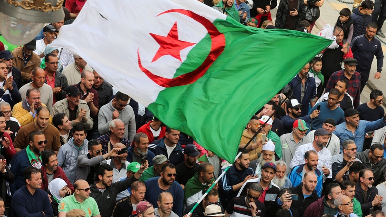 Hespress: оказавшись в изоляции, Алжир обратился к России