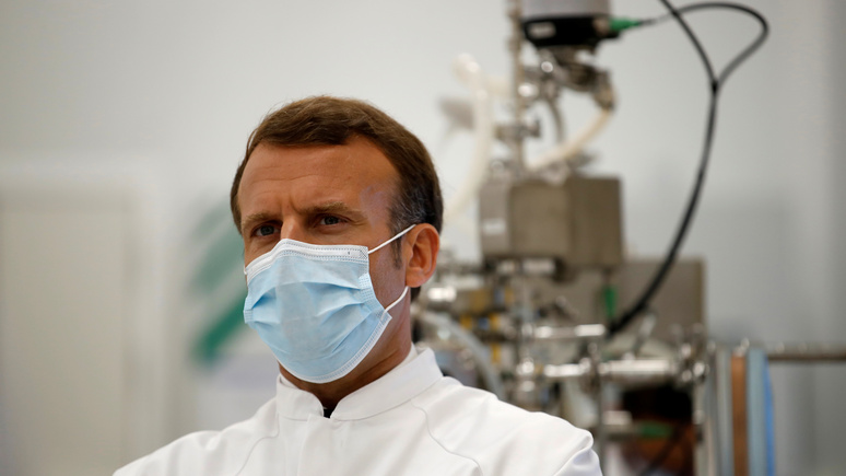 Daily Mail: менее 400 человек за неделю — Макрона раскритиковали за медленную вакцинацию Франции 