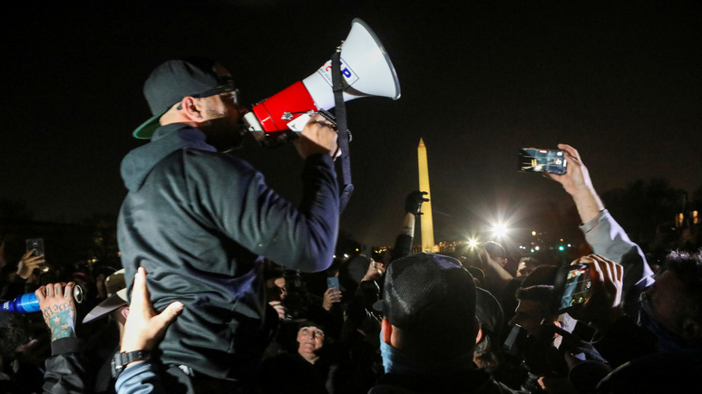 Guardian: сторонников Трампа предостерегли от ношения оружия на протестах в Вашингтоне