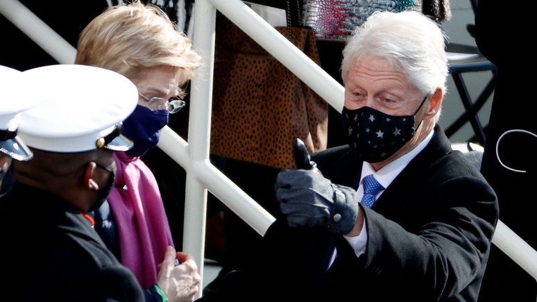 Daily Mail: Билл Клинтон задремал во время торжественной речи Байдена
