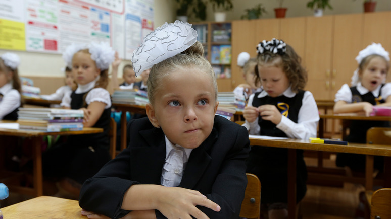 СТРАНА: украинская учительница устраивает второклассникам «уроки ненависти» к русскоязычным