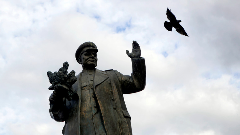 Seznam Zprávy: в Чехии не утихают споры вокруг демонтированного памятника Коневу 