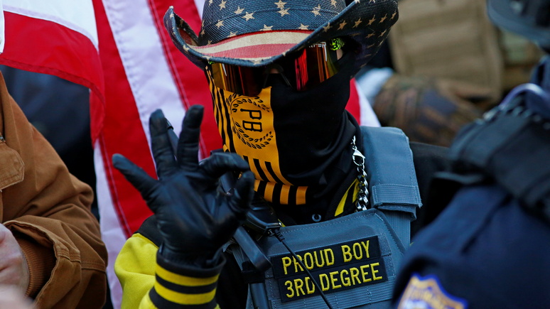 NYT: членов ультраправой группировки Proud Boys впервые обвинили в ...