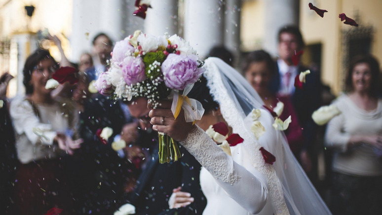 Insider: американцам рекомендуют отложить пышные свадьбы ещё на год