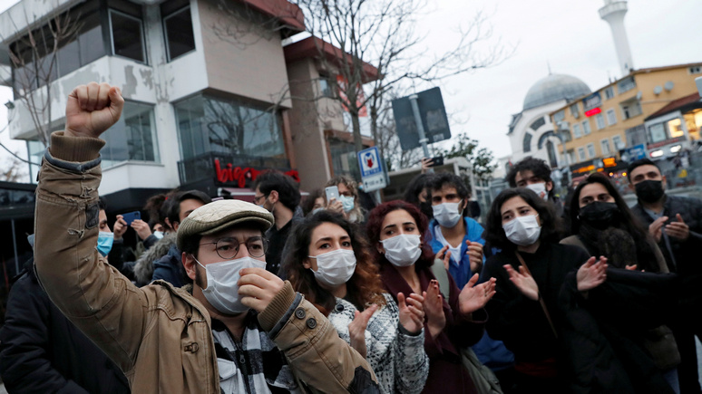 Guardian: студенты против Эрдогана — назначение ректором союзника президента спровоцировало волнения