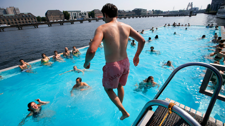 Das Erste: из-за пандемии в Германии подрастает поколение не умеющих плавать