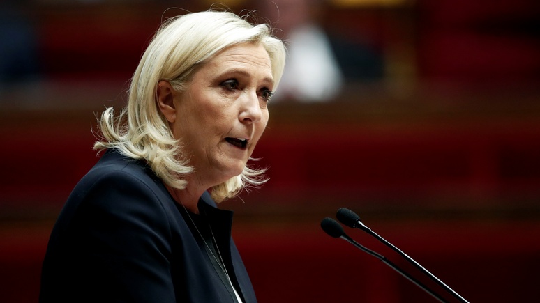 FAZ: кризис доверия к Макрону повышает шансы Ле Пен стать президентом Франции